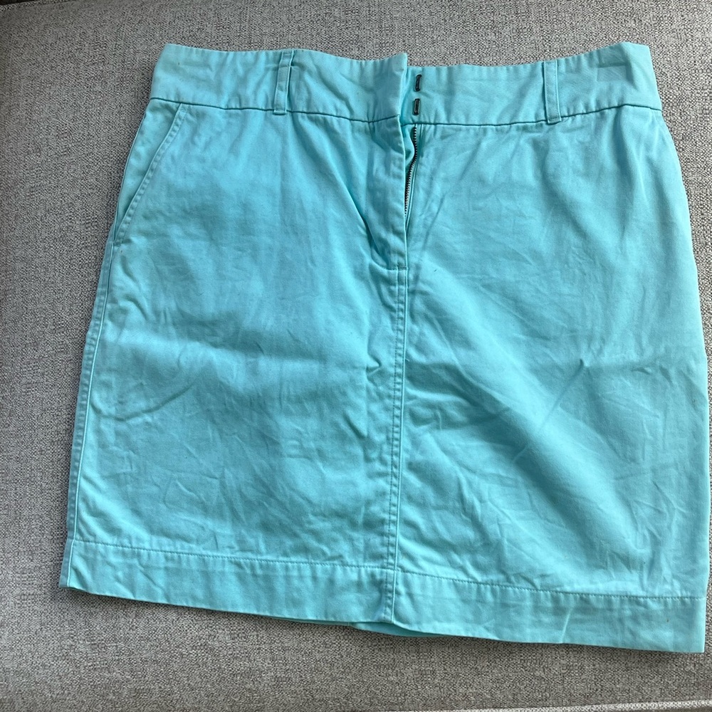 Vineyard Vines straight, above the knee skirt. Size 10. Light blue